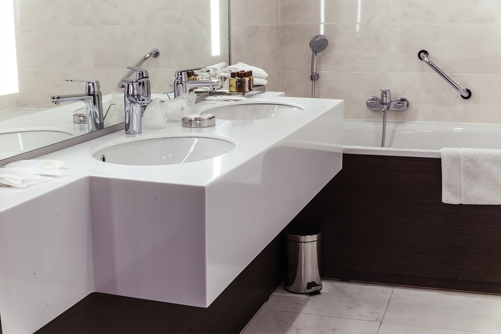 Modern warm designer bathroom with shower tiling 1200x800
