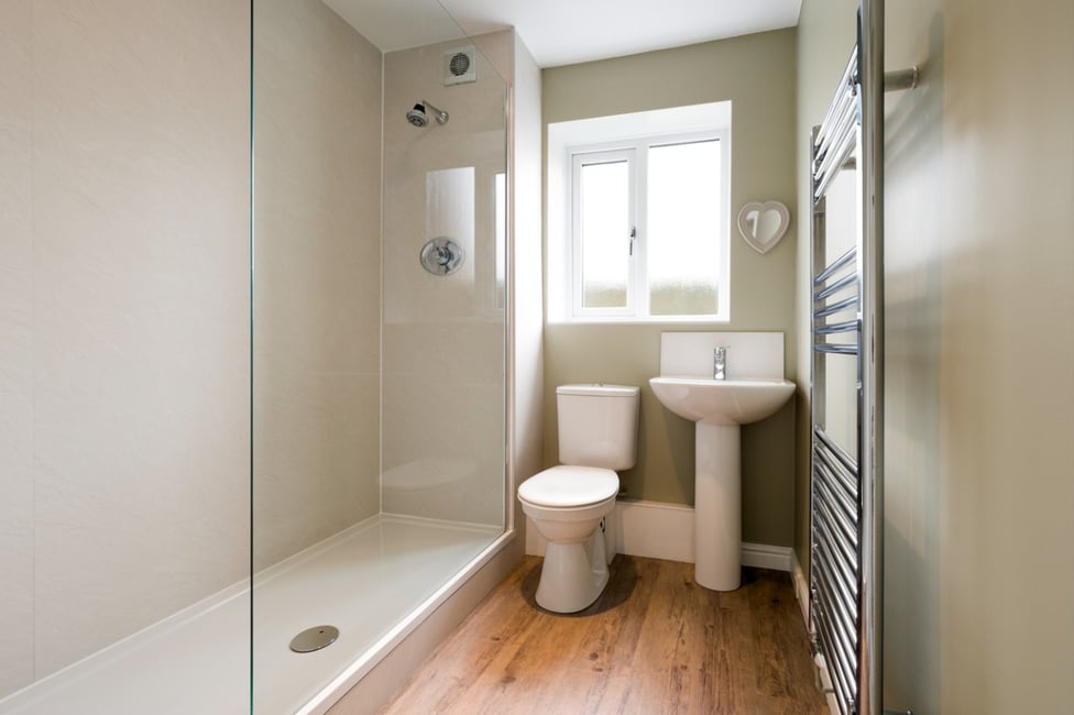 simple clean and compact shower room 1200x800px