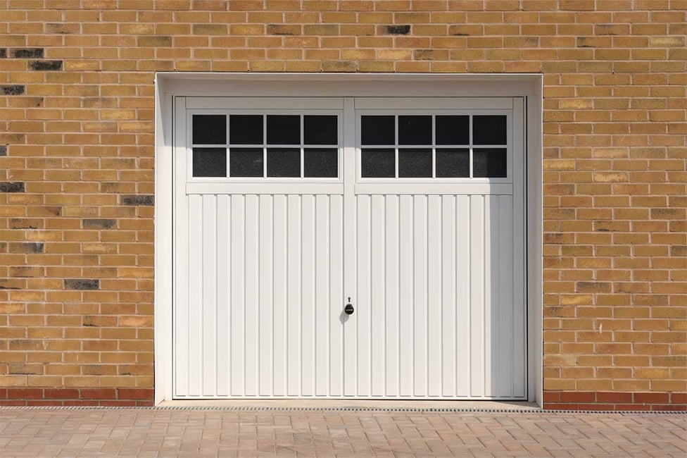 External White UK Garage - 1200x800