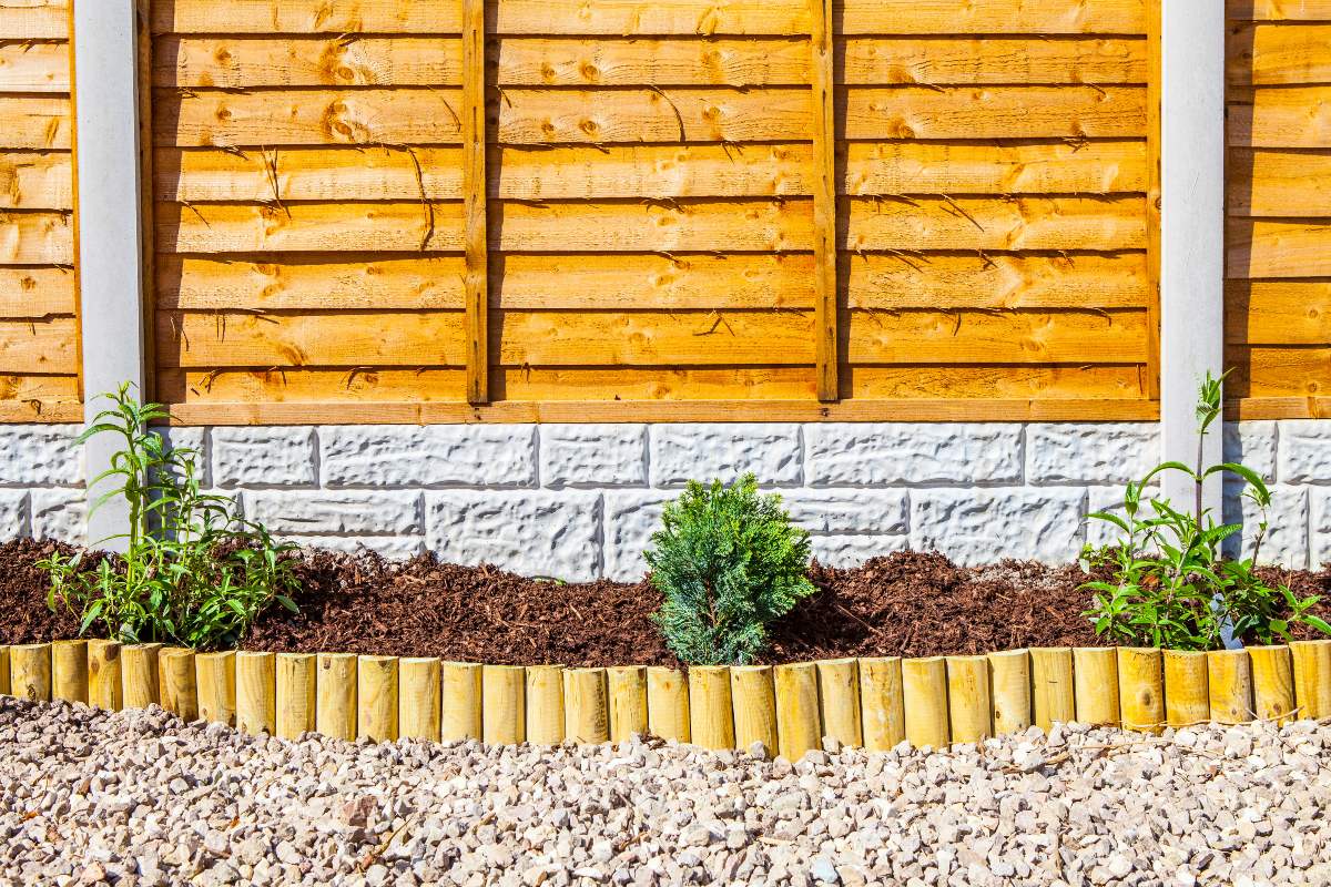 New landscaped wood chip garden border with fence 1200x800px