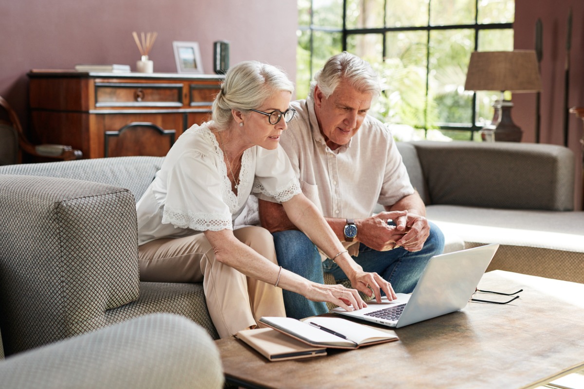 mature couple researching online 1200x800px